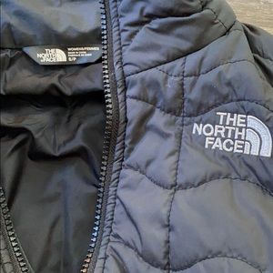 The North Face women’s insulated jacket/size small